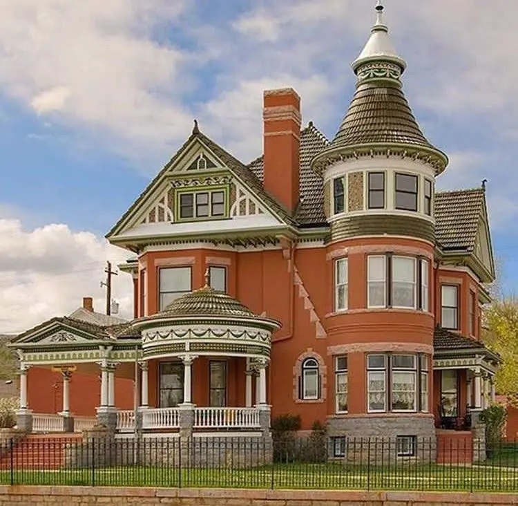 1903 Ferris Mansion For Sale In Rawlins Wyoming â Captivating Houses ...