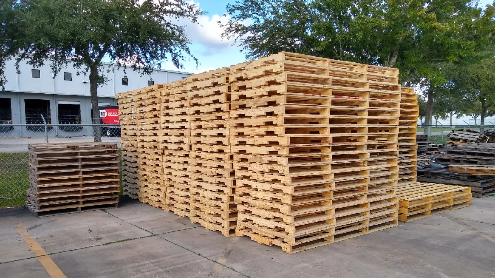 Buy New, Used and Custom Pallets
