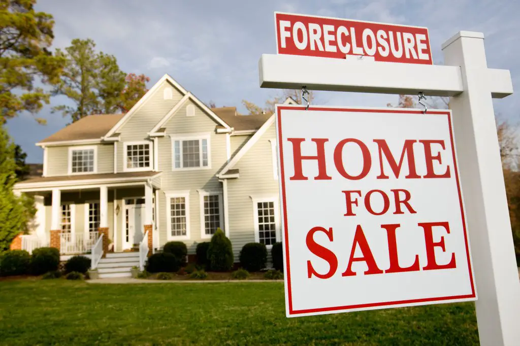 Foreclosures Just Got Way Fancier: How to Score a Deal on a Luxury Home ...