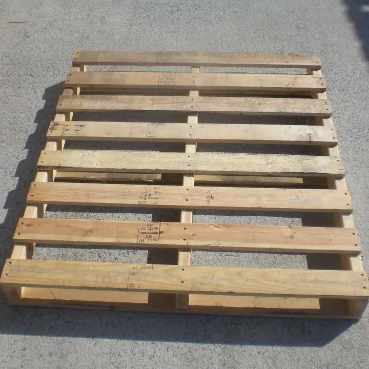 Where can I find wooden pallets in the Memphis area?